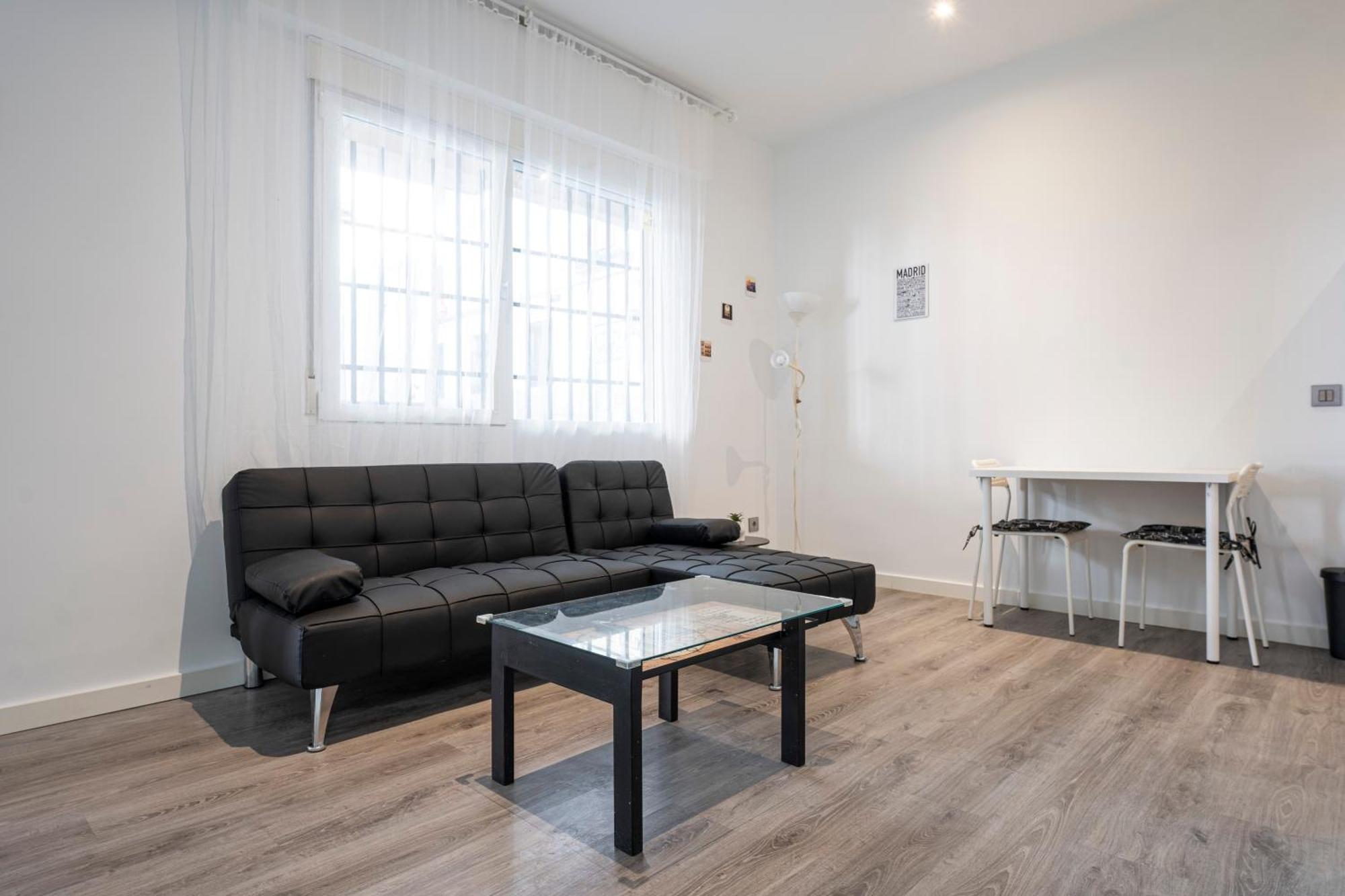 Hogar En Calle Lavapies Madrid Exterior photo