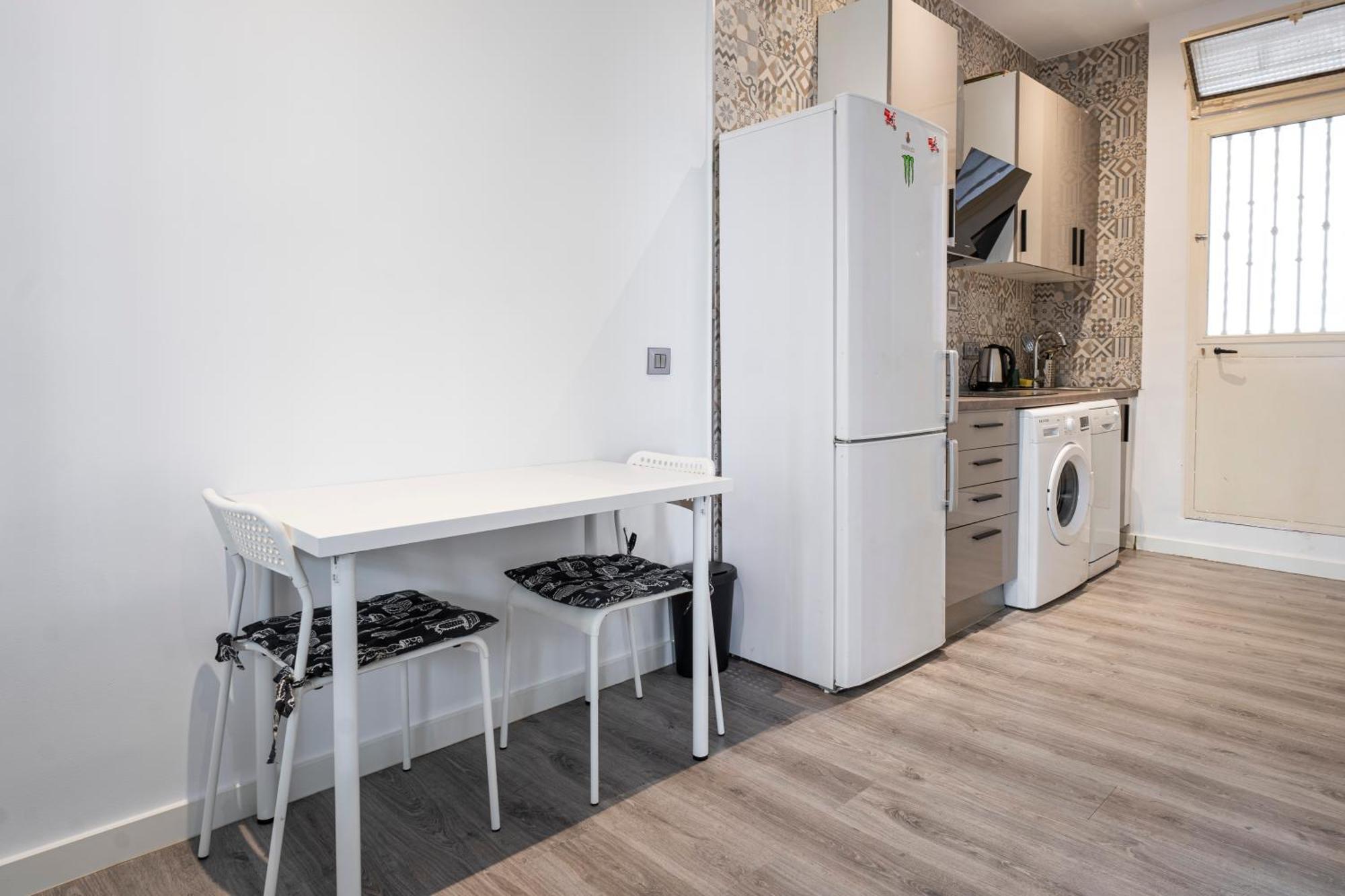 Hogar En Calle Lavapies Madrid Exterior photo